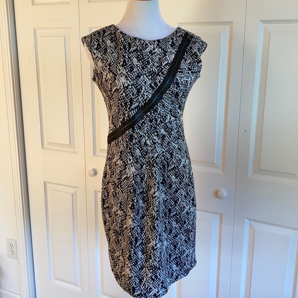 Taylor Black & White Dress with Faux Front Zipper Size 8